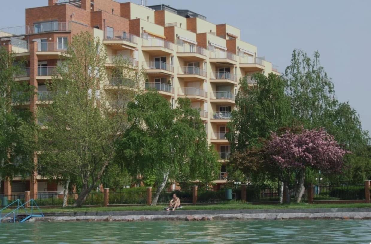 Galerius Aranypart Апартаменты